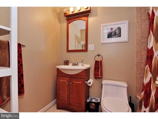 Building Photo - 728 S Smedley St