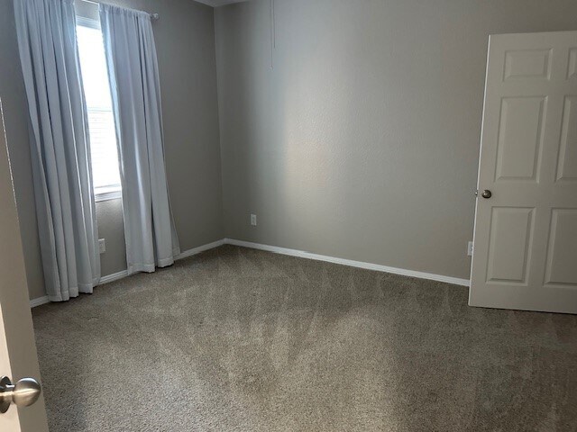 Building Photo - 431 Drake Ln