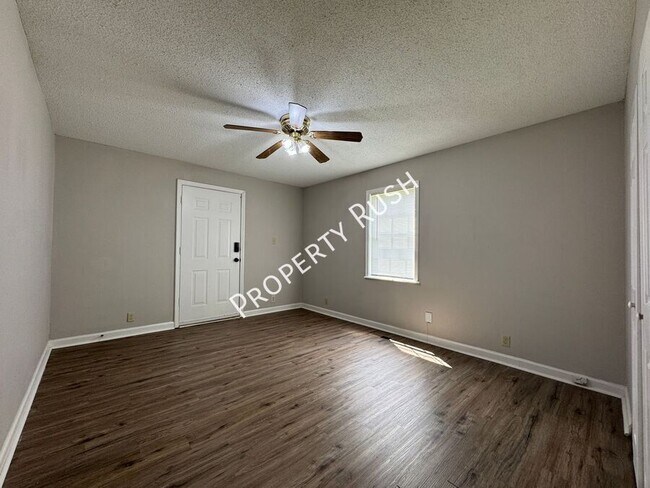Building Photo - 91 Circle Dr