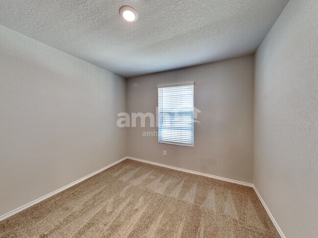 Building Photo - 502 Summersweet Rd