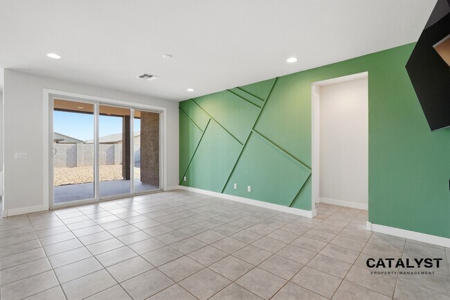 Building Photo - 6926 W Winston Dr