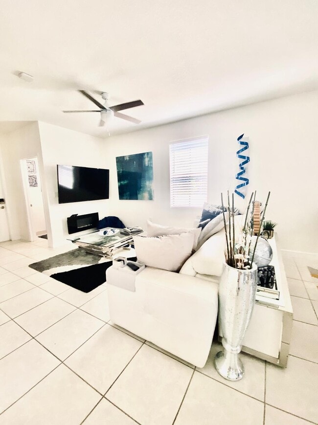 Building Photo - 3202 W 108th St