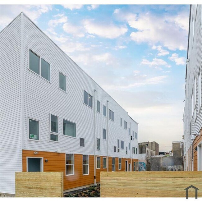 Building Photo - 2717 N Howard St