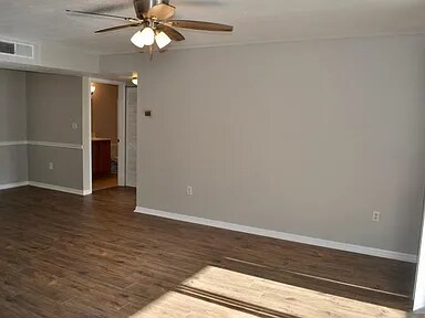 Building Photo - 208 Lake Parsons Green