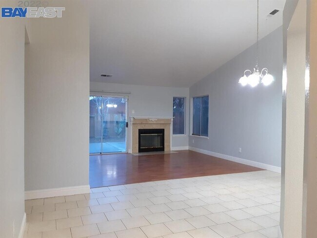 Building Photo - 1205 Cribari Dr