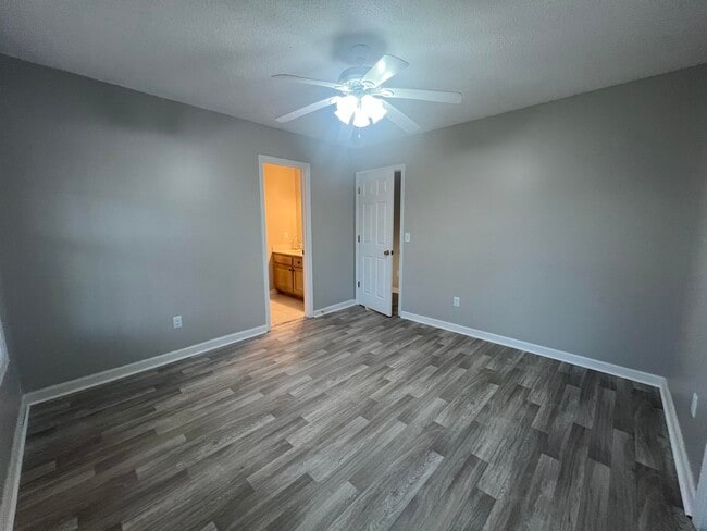 Building Photo - 1240 Inabinet Dr