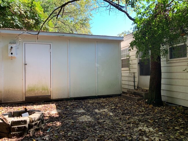Building Photo - 1722 Kavanaugh Blvd