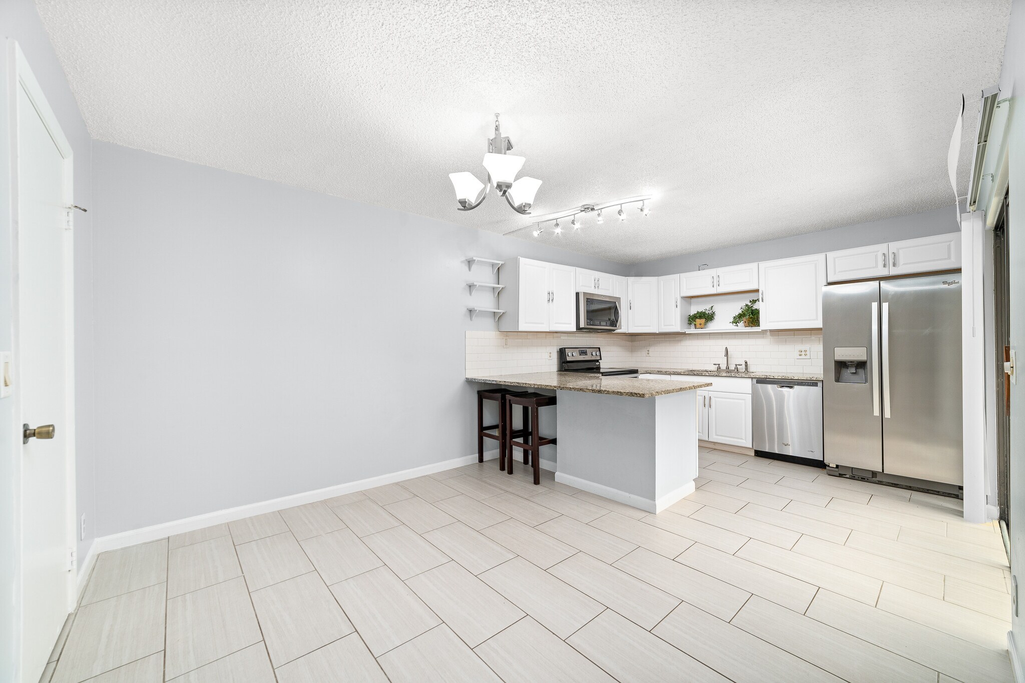Building Photo - 3425 San Bernadino Dr