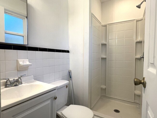 Building Photo - Cute Home in East Macon