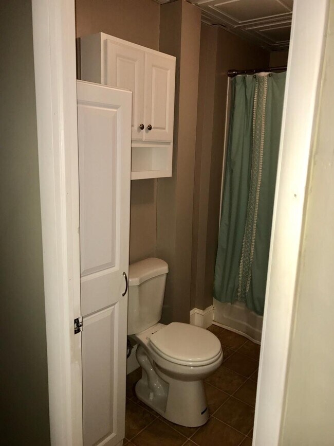 Building Photo - 10 Parkview Ct