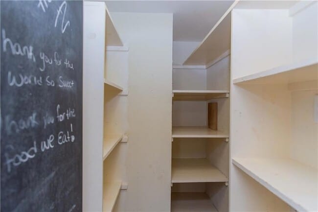 Building Photo - 118 Fox Run Dr