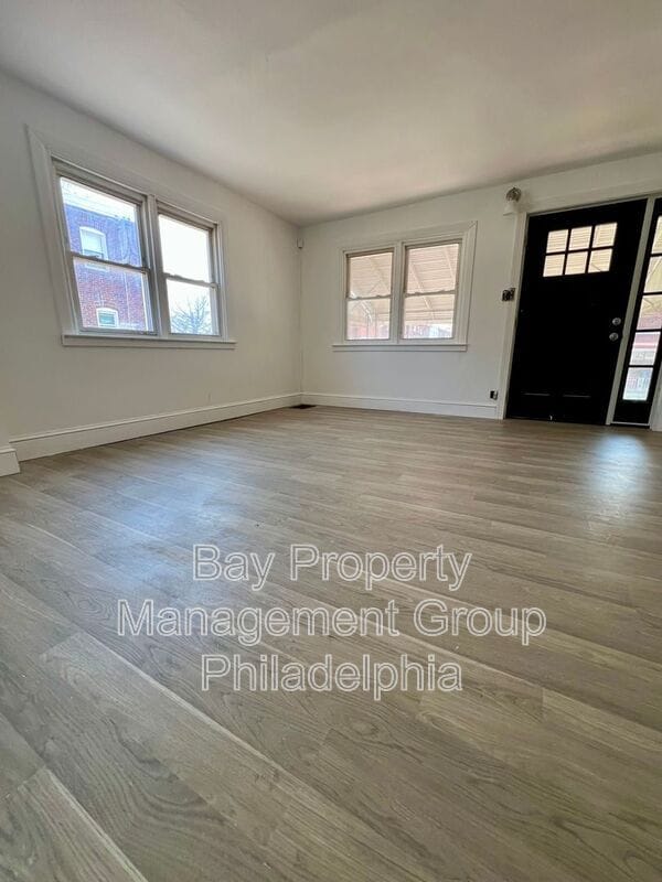 Building Photo - 812 MacDonald St