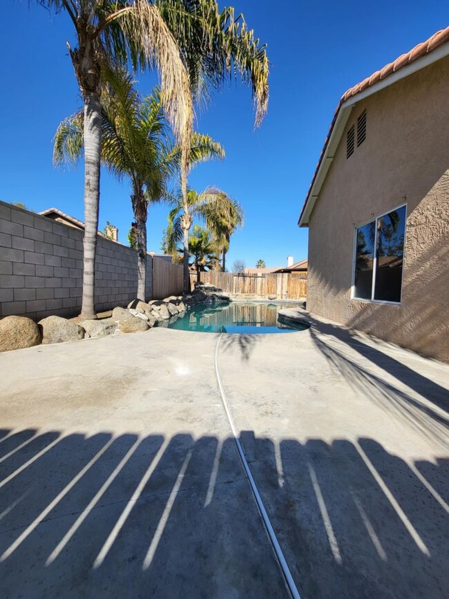 Building Photo - MODERN LIVING- 4 bed Single family with pr...