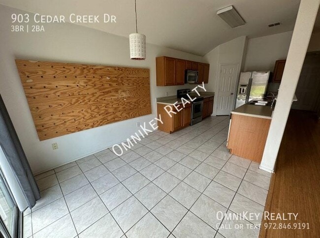 Building Photo - 903 Cedar Creek Dr