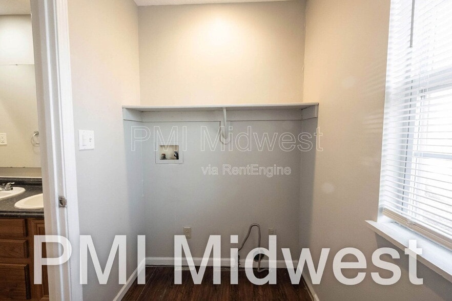 Building Photo - 1365 Mulberry St.