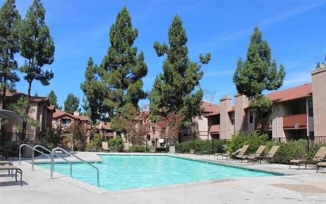 Building Photo - **Private 1 bed / 1 bath Condo in Carmel M...