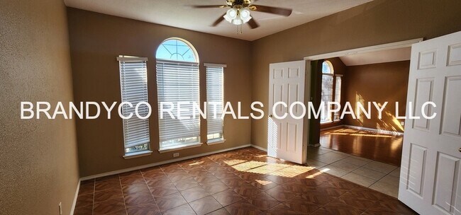 Building Photo - 4509 Twin Oaks Cir
