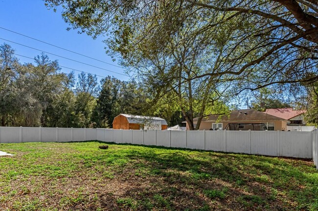 Building Photo - 2205 Bluegrass St