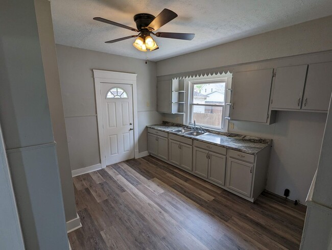 Building Photo - Spacious Colonial Home with Wood Columns a...