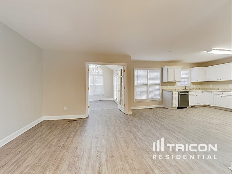 Building Photo - 999 St Catherines Dr