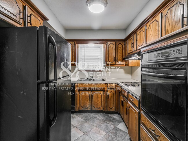 Building Photo - AVAILABLE NOW! Charming 3 Bed/1.5 Bath Single Family Home in West Norman