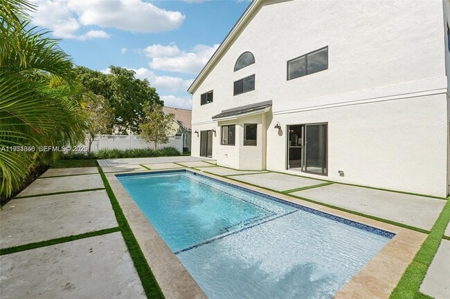 Building Photo - 20160 NW 9th Dr