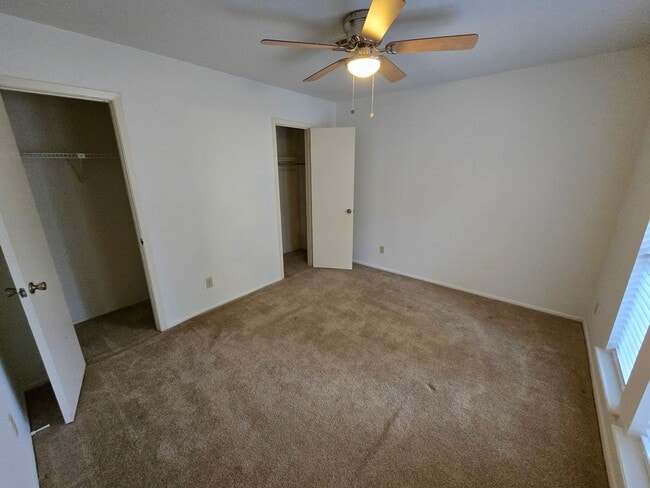 Building Photo - 2 Bed 1.5 Bath Condo in Bryan!