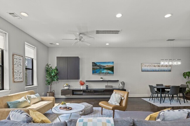 Building Photo - 2119 Hadley St