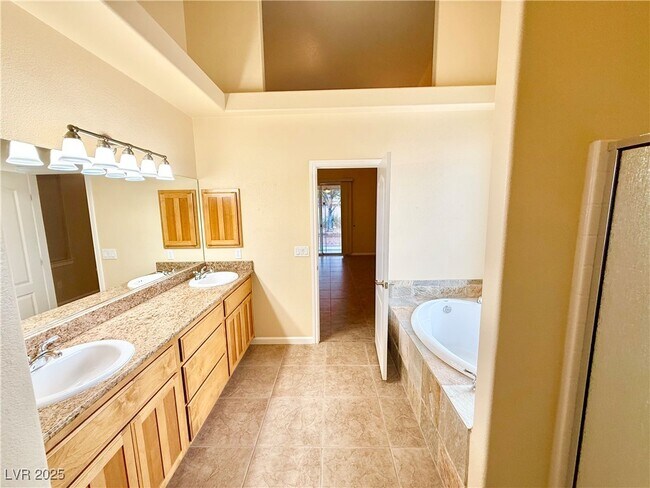 Building Photo - 6780 Sandpebble St