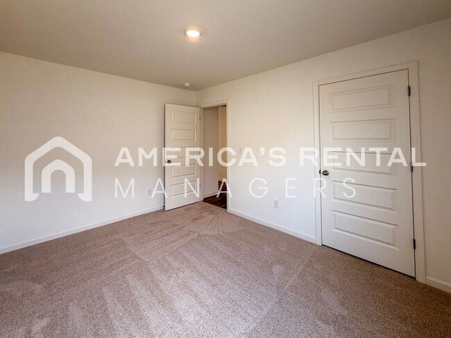 Building Photo - Available NOW! Spacious 5-Bedroom Single Level Home!