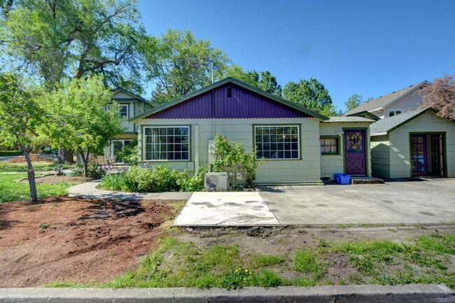 Building Photo - 399 N Laurel St