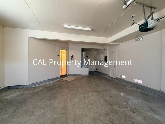Building Photo - Stunning 5 Bed/3 Bath Home with Fireplace & 2 Car Garage