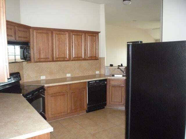 Building Photo - 102 Aguilar Dr