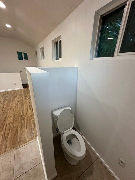 Building Photo - 19921 Forest Park Dr NE