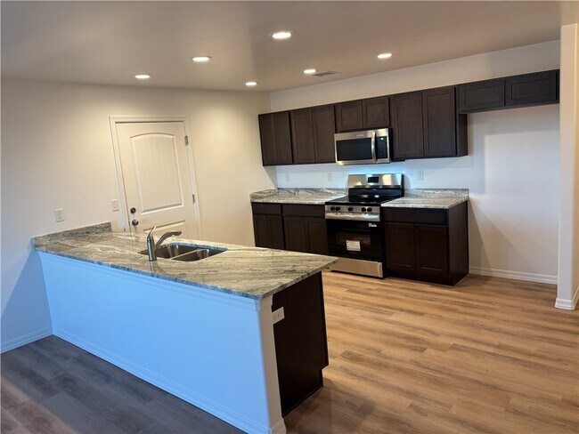 Building Photo - 901 E Berk Ave