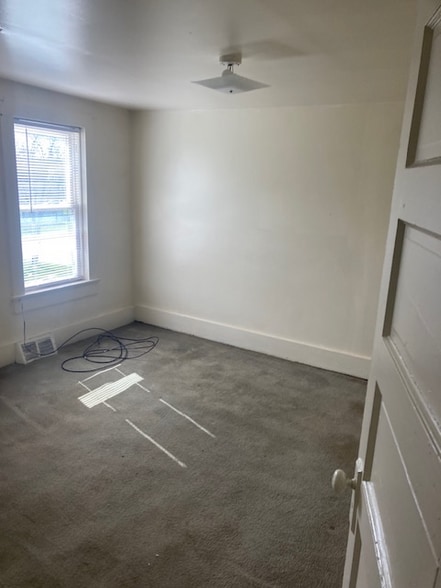 Building Photo - 213 Cunningham St