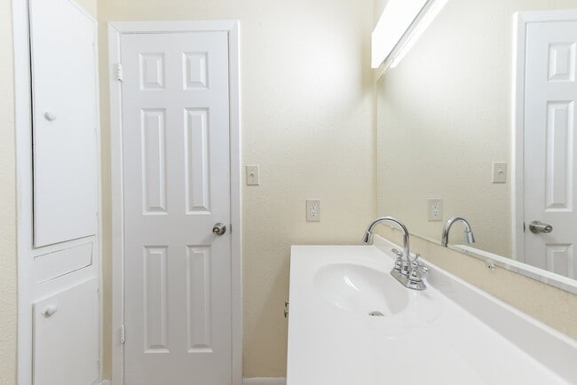 Building Photo - 18610 Anne Dr