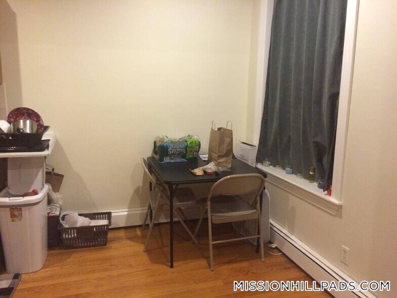 Building Photo - 14 Wait St