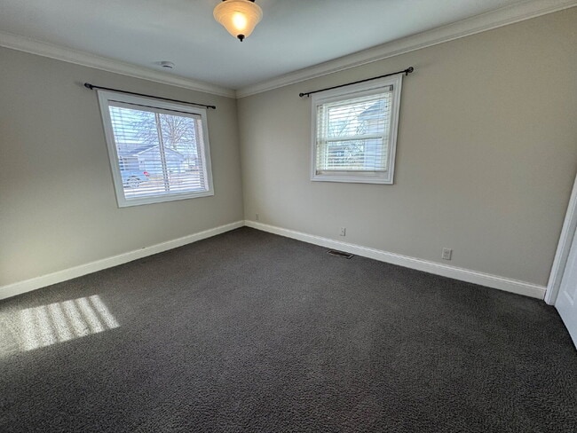 Building Photo - CHATHAM CHARM?! YES, PLEASE.