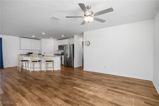 Building Photo - 839 Yellowbird Dr