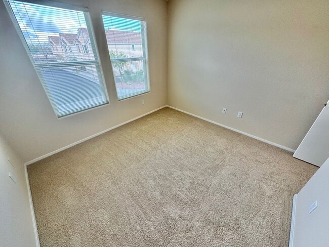 Building Photo - ***SUPER SPRING SPECIAL!!!  -$500 OFF FIRST MONTHS RENT IF MOVED IN 2 WEEKS!!*** COMFORTABLE 2-BE...