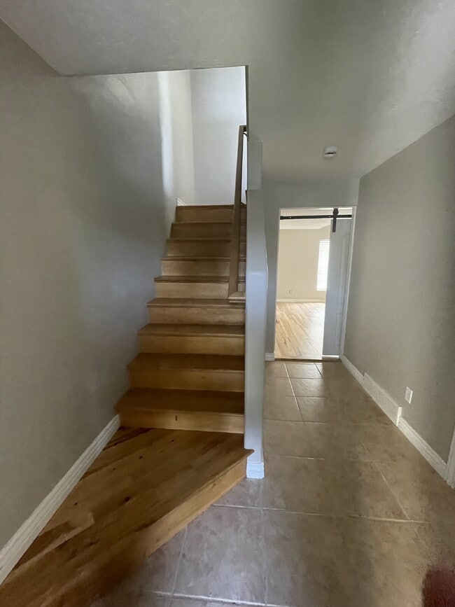 Building Photo - "Newly remodeled 3-Bed Townhouse with Scenic Views & Modern Elegance on Braidhill Drive!"