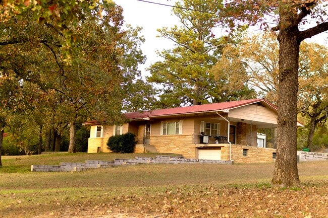 Building Photo - 40 Lucy Dr