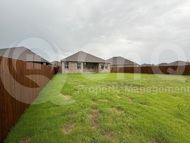 Building Photo - 1420 Rousseau Dr