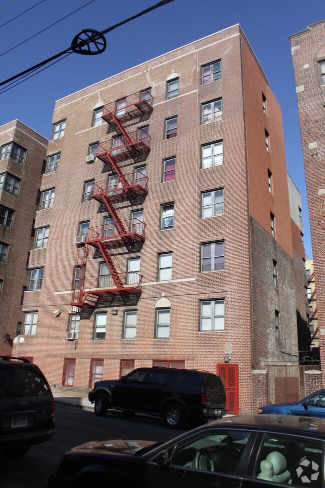Building Photo - 2927 Valentine Ave