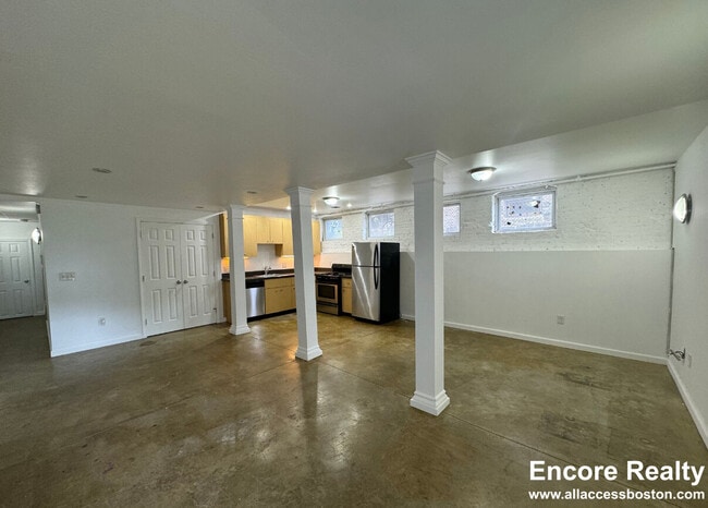 Building Photo - 72 Frankfort St