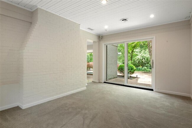 Building Photo - 101 Graybridge Rd