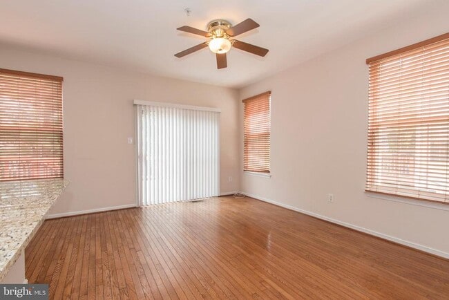 Building Photo - 117 Longpoint Way
