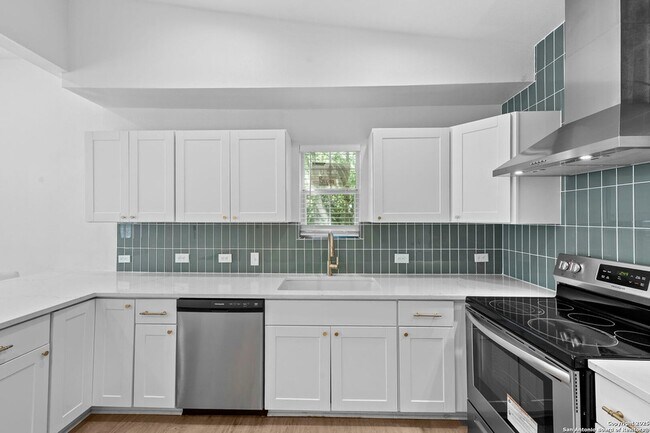 Building Photo - 725 Westfall Ave