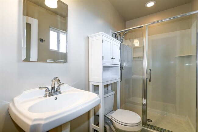 Building Photo - 4 bedroom 2 bathroom home for rent in Prescott